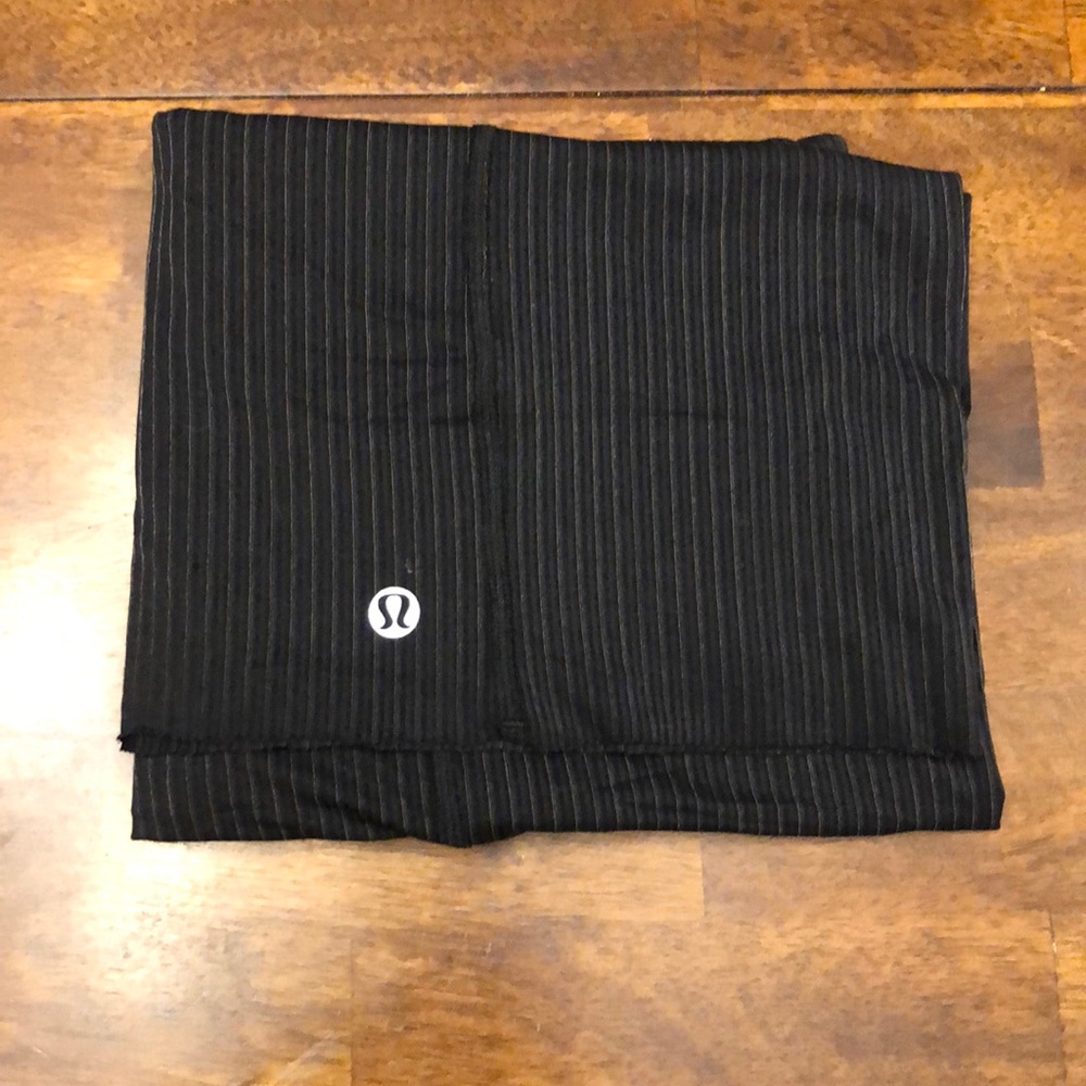 lululemon lab black and gold circle scarf